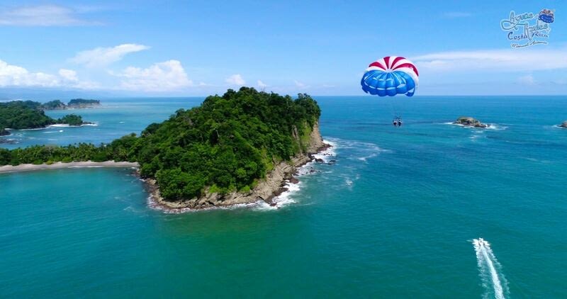 parasailing in costa rica at